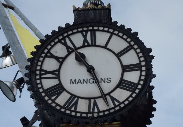 >Mangans Clock